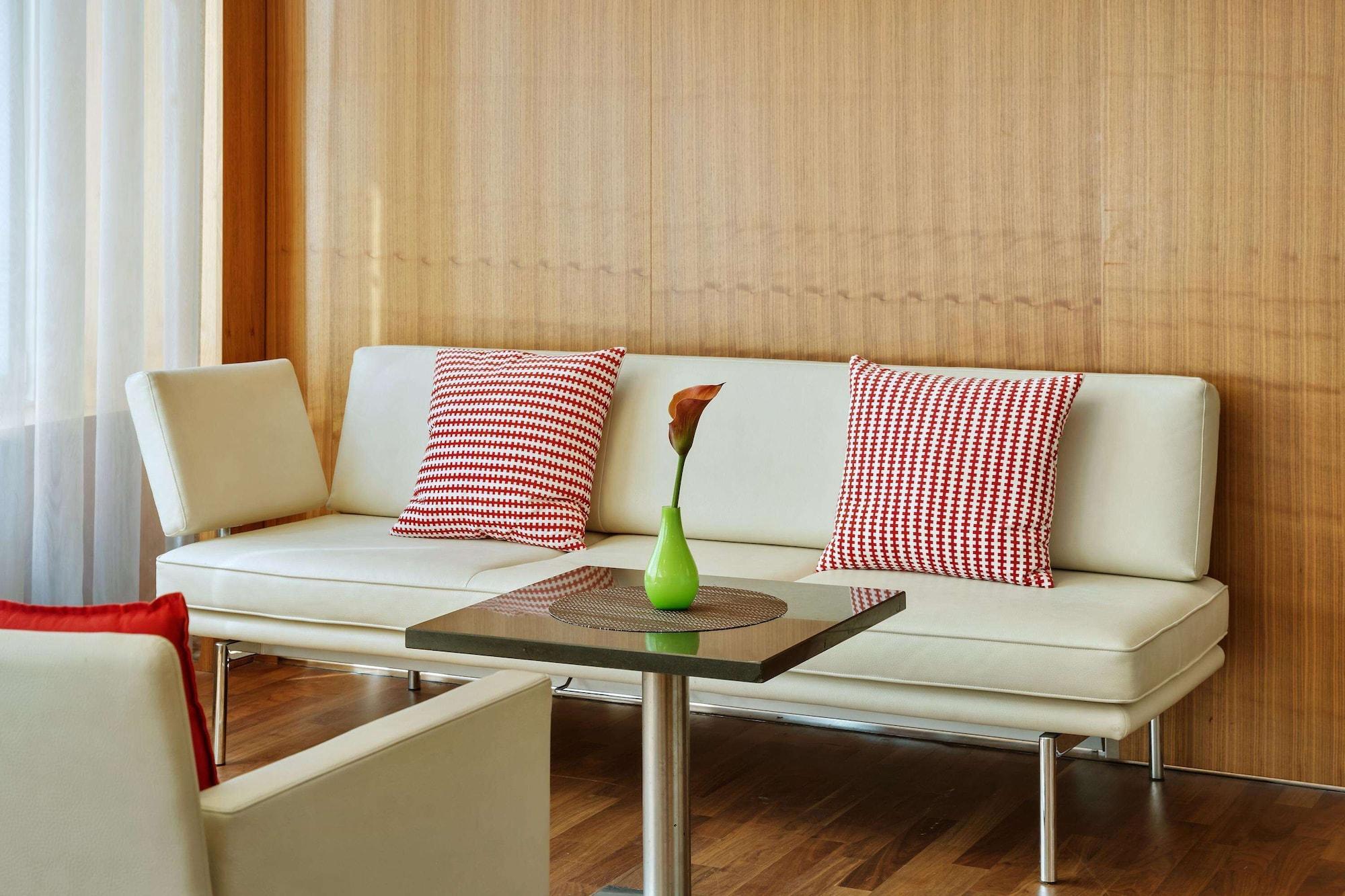 Austria Trend Hotel Europa Wien Екстериор снимка