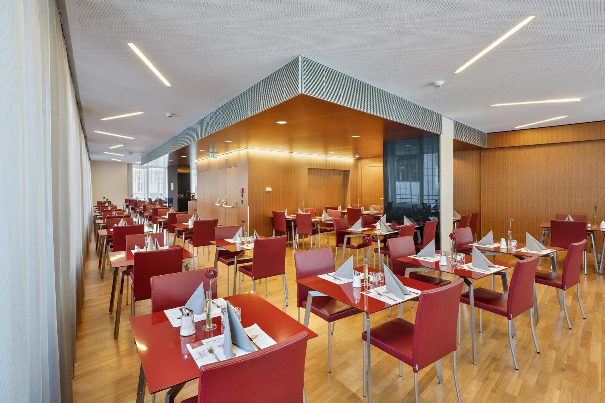 Austria Trend Hotel Europa Wien Екстериор снимка